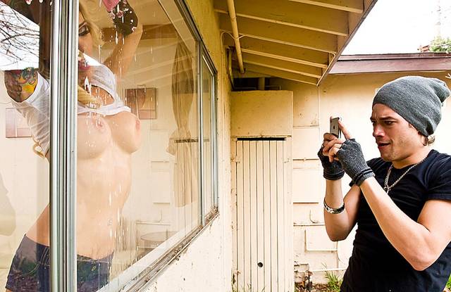 Чувак заснял сиськи соседки и мечтал засадить