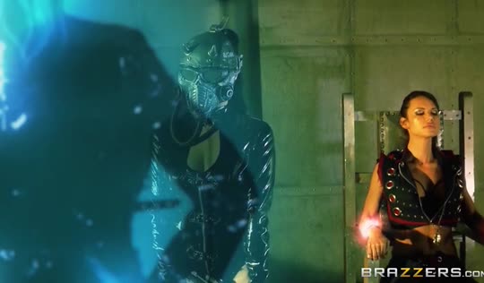 Путешествия во времени - доктор жарит в анал супер амазонку