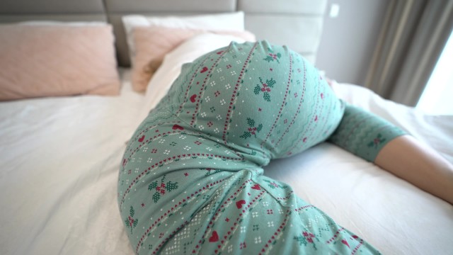 Телочка попискивала, а бро мощно кончил ей в пизду