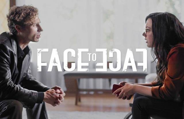 Крендель пердолит милашку - секс у парняги дома