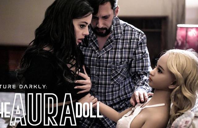 Отчим, падчерица и настоящая кукла делают секс