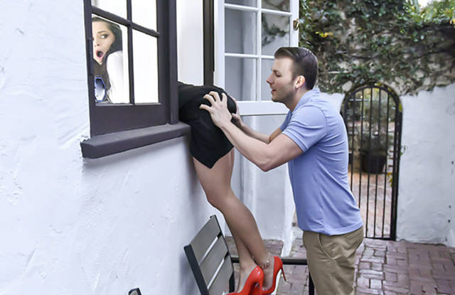 Муж и сосед большими членами ебут куколку