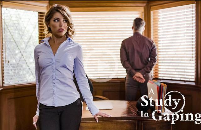 Мужчина-директор вставляет в анал собственной секретарше