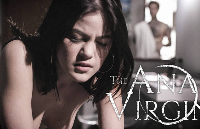 Поздним вечером случился первый анал для красотки