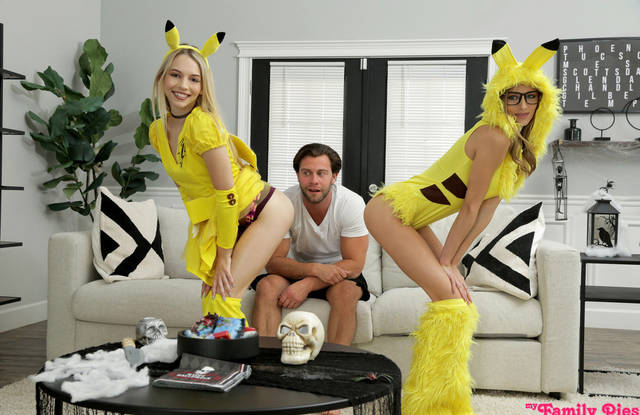 Девочки из салона сотовой связи хотят трахаться